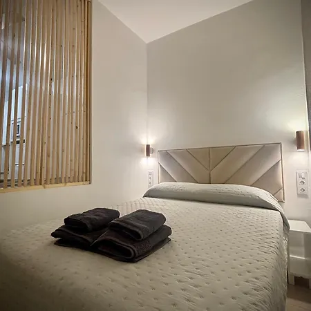 Alvaro Con Parking Turismo Pequeno