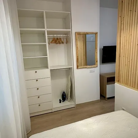 álvaro Con Parking Turismo Pequeño *