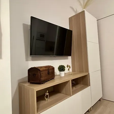 álvaro Con Parking Turismo Pequeño