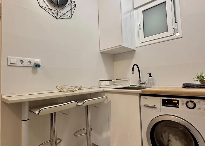 Alvaro Con Parking Turismo Pequeno דירה *