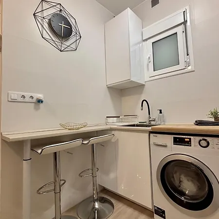 Alvaro Con Parking Turismo Pequeno Apartament *