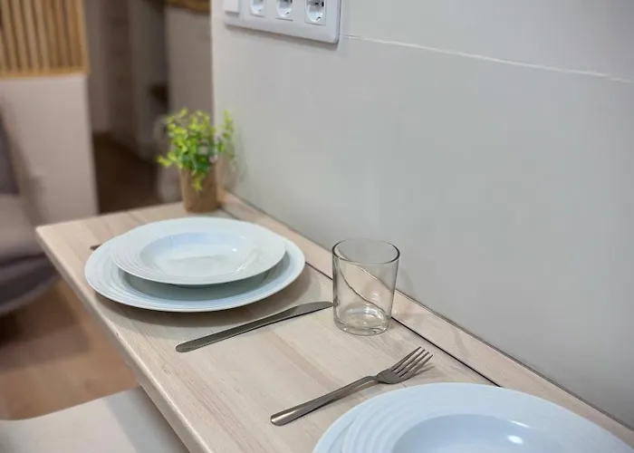 Alvaro Con Parking Turismo Pequeno