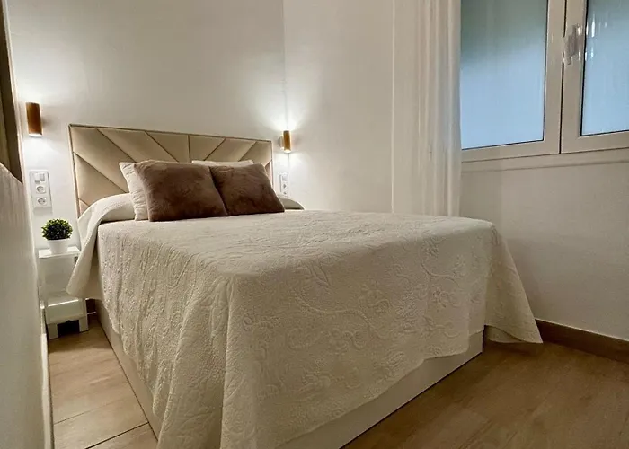 Alvaro Con Parking Turismo Pequeno Apartmán *